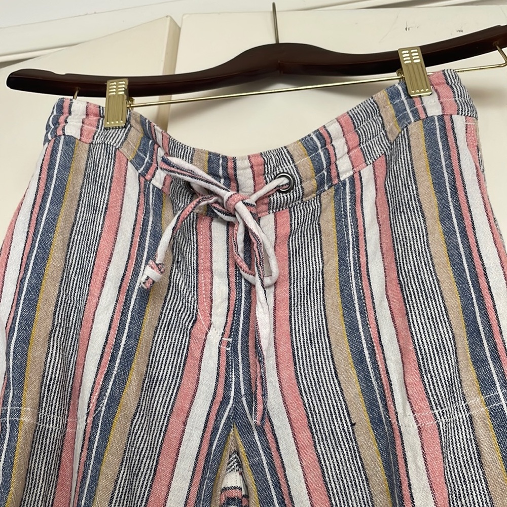 Cute striped feminine capri pants